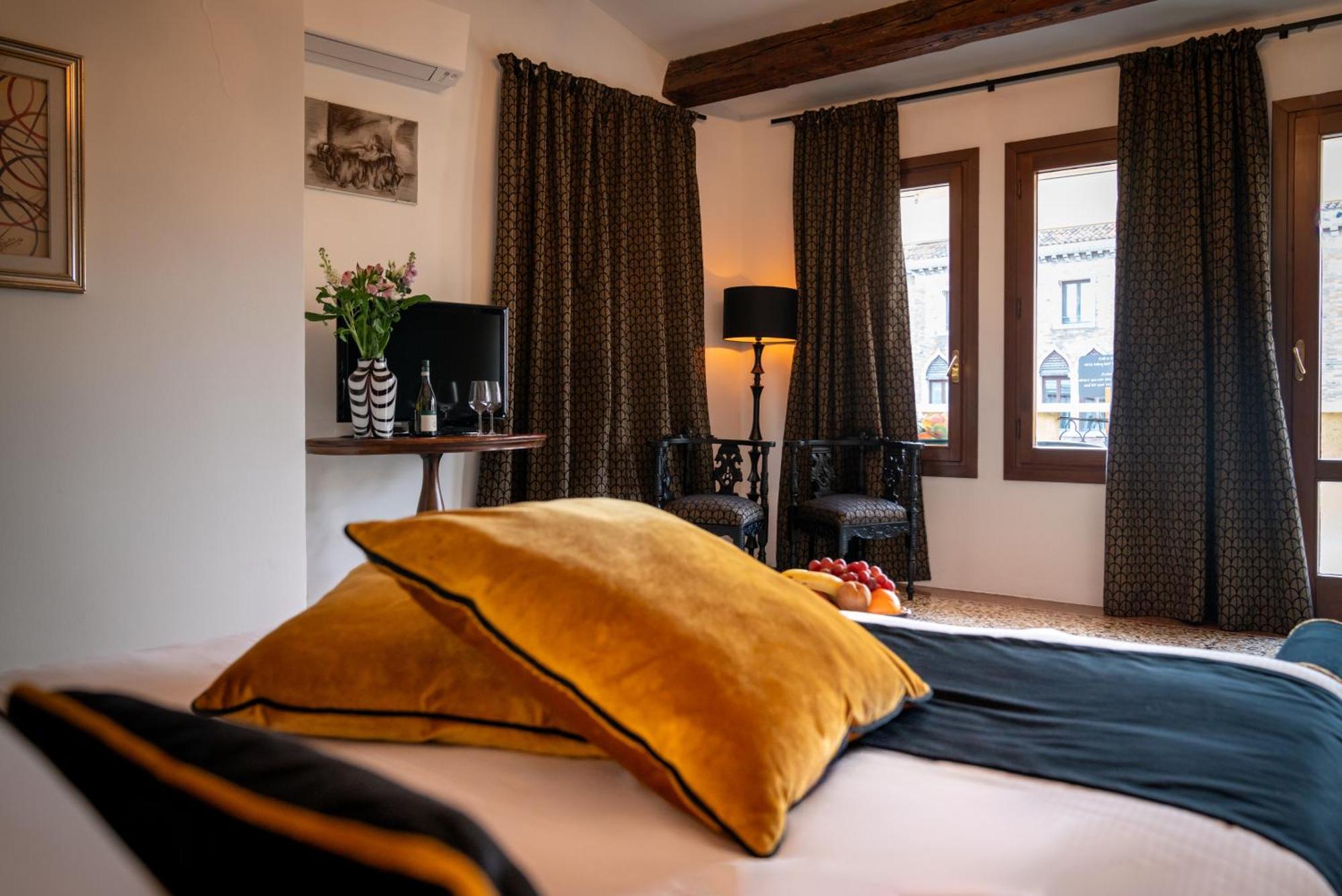 Palazzo San Luca Hotell Venedig Rum bild