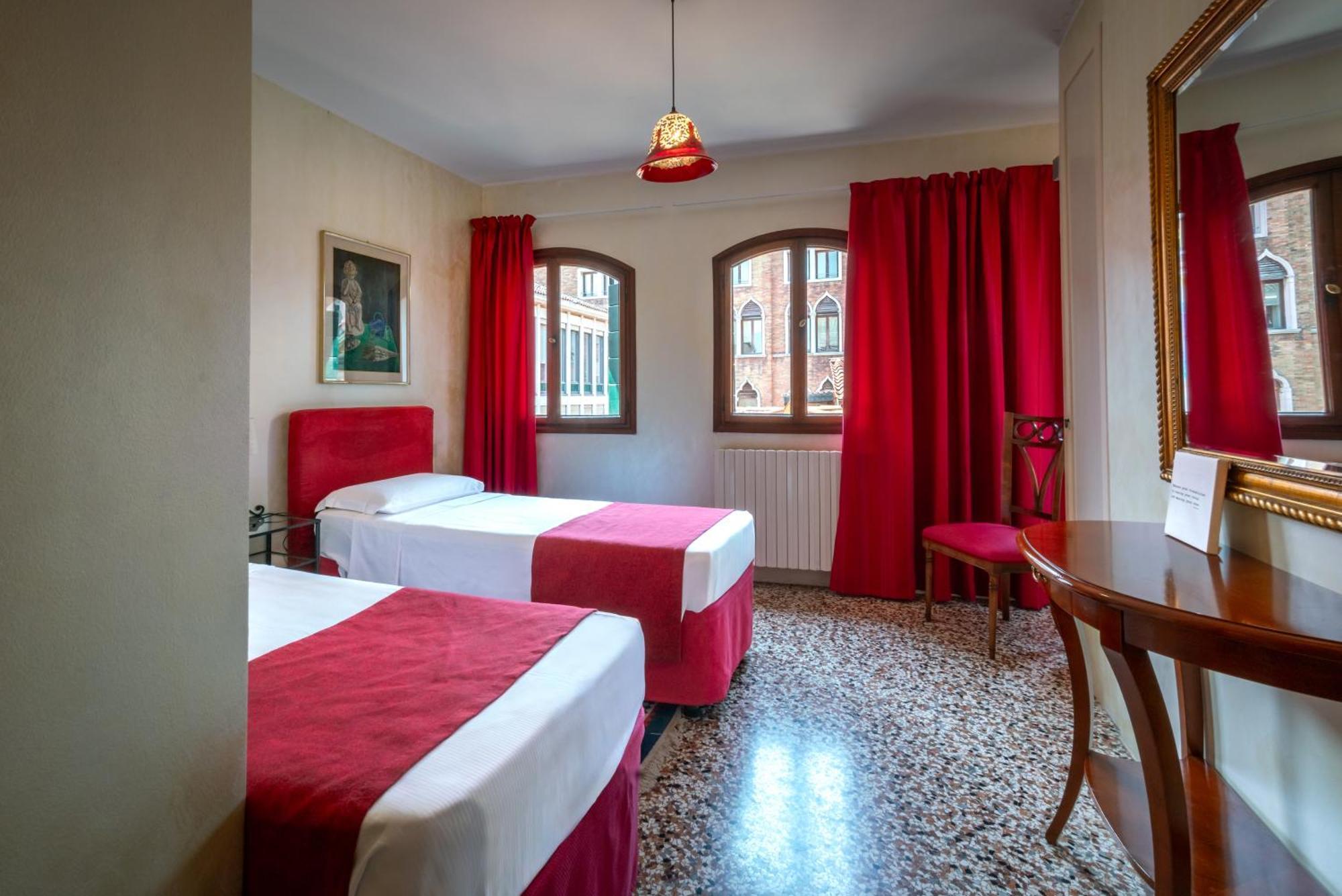 Palazzo San Luca Hotell Venedig Rum bild
